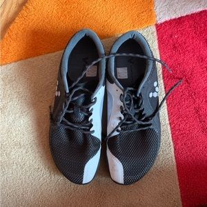 Vivobarefoot Primus Womens. Black/Charcoal, EU 38/US 7.5